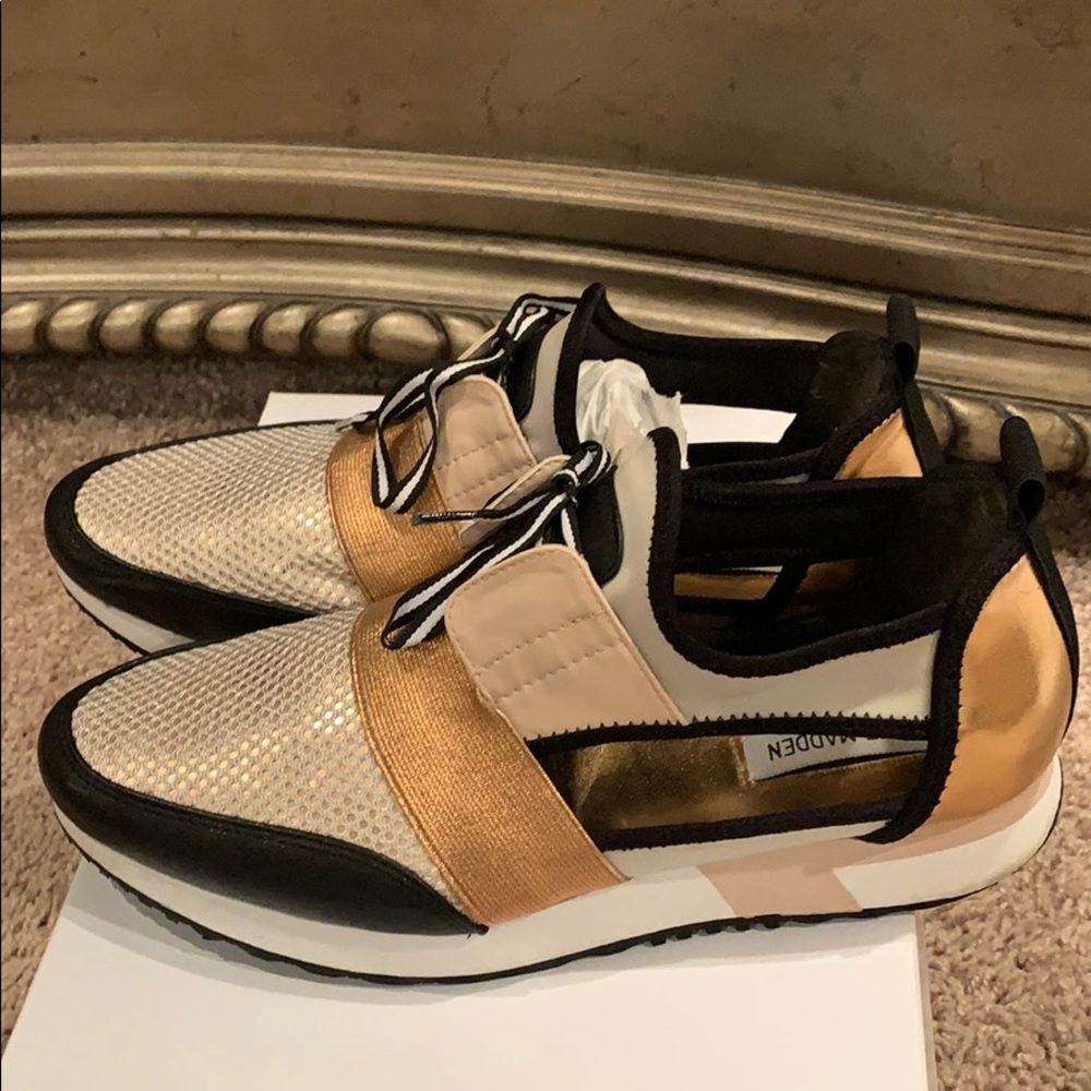 Women’s Sneakers
